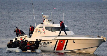 İzmir’de 136 Göçmen Denizin Ortasında 5 Saat Mahsur Kaldı!