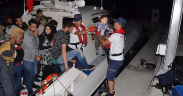 İzmir'de 77 Düzensiz Göçmen Yakalandı