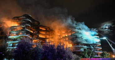 İzmir’de büyük yangın: Alevler kısa sürede siteyi sardı