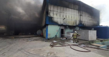 İzmir'de Geri Dönüşüm Fabrikasında Yangın