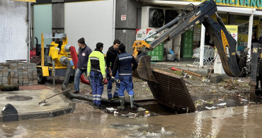 İzmir'de sağanak sonrası dereler taştı! Ev ve işyerleri su altında kaldı