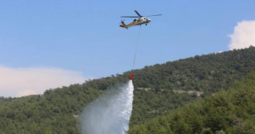 İzmir’de yangına müdahale eden helikopter düştü: Bakan Yumaklı’dan açıklama geldi