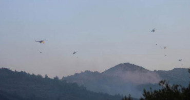 İzmir'deki Yangın İçin Havadan Söndürme Çalışmaları Tekrar Başladı