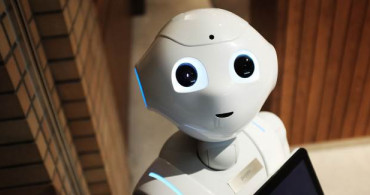Japonya’da Sosyal Mesafe ve Maskeyi Denetleyen Robot İşe Başladı
