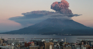 Japonya'daki Aso Yanardağı'nda Patlama!
