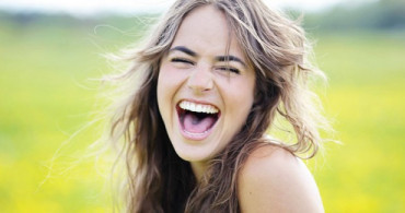 Kadınlar Erkeklerden Daha Fazla Gülümser! Gülümsemeniz İçin Belli Başlı Sebepler