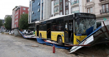 Kağıthane'de Kaza! İETT Otobüsü Metro İnşaatına Çarptı