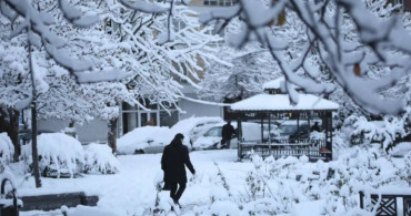 Kar yağışı başladı: Ankara ve o illerde etkisini gösteren yağış tüm gün sürecek!