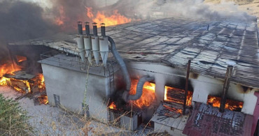 Kastamonu’da fabrika yangını: Alevler yeniden her yeri kapladı