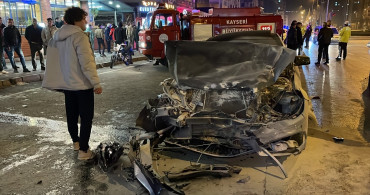 Kayseri'de Trafik Kazası: 4 Yaralı ve Yangın