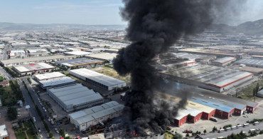 Kayseri’de korkutan fabrika yangını: Ekipler yoğun şekilde müdahale ediyor