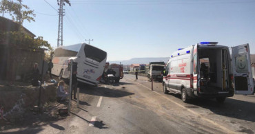Kayseri'de Yolcu Otobüse İle Kamyonet Çarpıştı! Ölü ve Yaralılar Var!