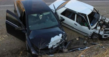 Kilis’te İki Otomobil Çarpıştı: 4 Yaralı