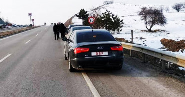 Kırıkkale'de Büyük Birlik Partisi Genel Başkanı Mustafa Destici'nin İçinde Bulunduğu Araç Kaza Yaptı!
