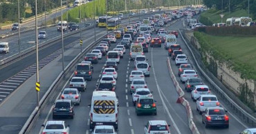 Kısıtlama  Sonrasında İstanbul'da Trafik Durma Noktasına Geldi