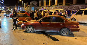 Konya'da iki araç çarpıştı: 6 kişi yaralandı