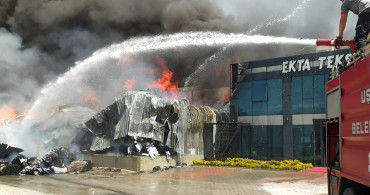 Korku dolu anların yaşandığı yer bu kez Uşak! Tekstil fabrikasında yangın çıktı!