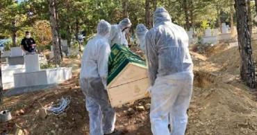 Koronavirüsten Ölen 5 kişi, Tabutlarıyla Gömüldü