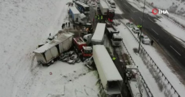 Kuzey Marmara Otoyolu'nda feci kaza: Kayganlaşan yolda 4 tır birbirine girdi