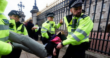 Londra'daki Çevreci İşgal Eyleminde Gözaltı Sayısı 340'a Çıktı
