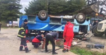 Manisa'da Tarım İşçilerini Taşıyan Midibüs Kaza Yaptı! 1 Kişi Öldü 12 Kişi Yaralandı