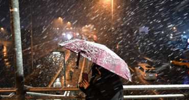 Megakente mevsimin ilk karı düştü: Sokaklar beyaza büründü