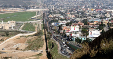Meksika'da İnsan Kaçakçılarının Alıkoyduğu 281 Göçmen Kurtarıldı