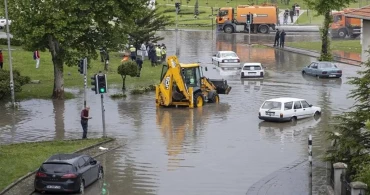 Meteoroloji uyardı: İstanbul, Ankara ve İzmir sel ve su baskınlarına karşı dikkatli olun!