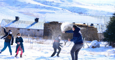 Milli Eğitim Bakanı Selçuk, Öğrencilerle Kar Topu Oynadı