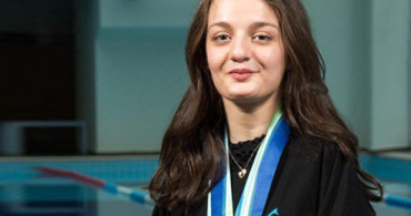 Milli Yüzücü Sümeyye Boyacı Altın Madalya Kazandı
