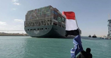 Mısır, Süveyş Kanalı'nı Tıkayan Gemiyi Rehin Aldı