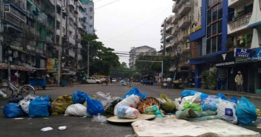 Myanmar’da Protestocular Çöp Dökme Eylemine Başladı