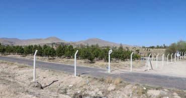 Niğde'de Tarlası Üzerinden Geçen Yolu Kapatma Krizi