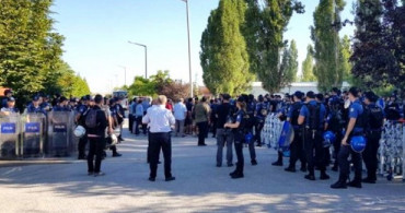ODTÜ'de Polis Eylem Yapan Öğrencilere Müdahale Etti