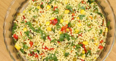 Öğlen ve Akşam Yemeklerinin Vazgeçilmezi Kuskus Salatası Tarifi