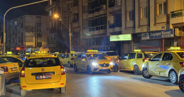 Oğuz Erge’yi meslektaşları yalnız bırakmadı: Cenazesi 250 araçlık taksi konvoyuyla adli tıpa getirildi!