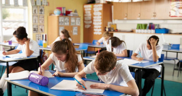 Okullarda ders saatleri azalacak mı? 2023 okul ders saatleri değişti mi?