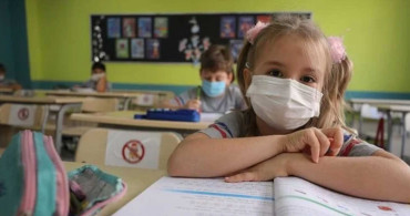 Okullarda maske yasağı kalktı mı? Bakan Özer'den önemli açıklamalar: 'Bugünden itibaren okullarda maske kullanımını kaldırmış bulunuyoruz'