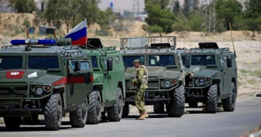 Ortak Kara Harekatından Dönen Rus Askerlerine Teröristler Araçlarla Eşlik Etti