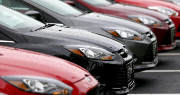 Otomobil piyasasında fiyatlar erimeye başladı: Al-satçı stokçulara darbe