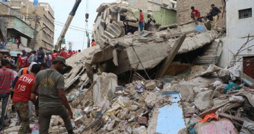 Pakistan'da 5 Katlı Bina Çöktü: 3 Ölü, 22 Yaralı