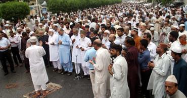 Pakistan'da Mursi İçin Gıyabi Cenaze Namazı Kılındı