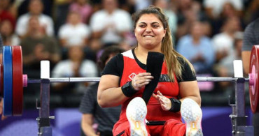 Paris'te Büyük Gurur! Milli Sporcu Sibel Çam'dan Bronz Madalya