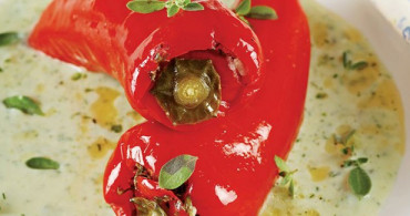 Patlıcan Salatasıyla Doldurulmuş Kırmızı Biber Nasıl Yapılır? 