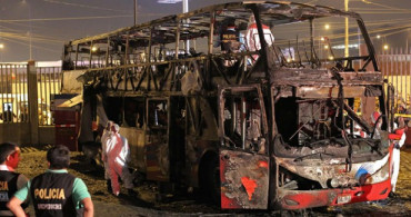 Peru'da Otobüsün Alev Alması Sonucu 20 Kişi Hayatını Kaybetti 