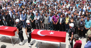 PKK Saldırısında Hayatını Kaybeden Yol Yapım İşçileri Toprağa Verildi