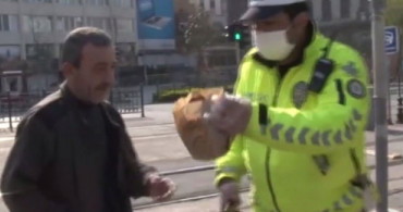 Polis, Ekmek Almaya Çıkan Vatandaşa Simitlerini Verdi