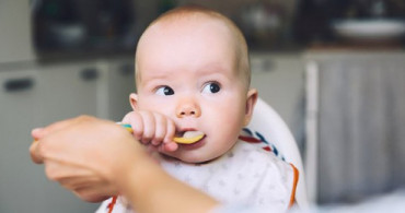 Püre Yiyen Bebeklerin Dişlerinde Bu Sorun Oluşuyor!