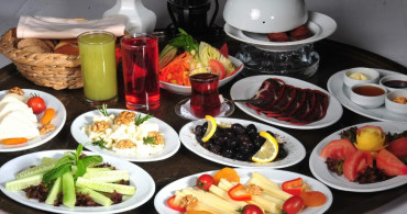 Ramazan 8. gün iftar menüsü: Bugün iftarda ne pişirsem? En güzel ve lezzetli iftar yemekleri malzemeleri ve tarifleri