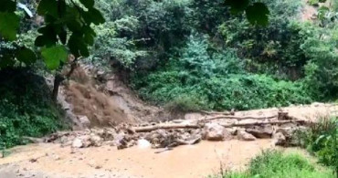 Rize'de Kuvvetli Yağış: Köy Yolları Ulaşıma Kapandı